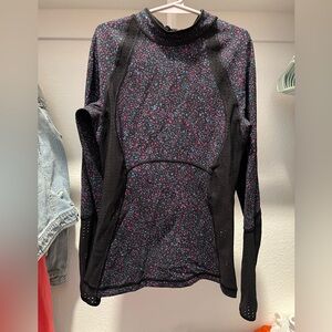 🍋LULULEMON, Long sleeve print shirt/rash guard, Size 2-4, EUC